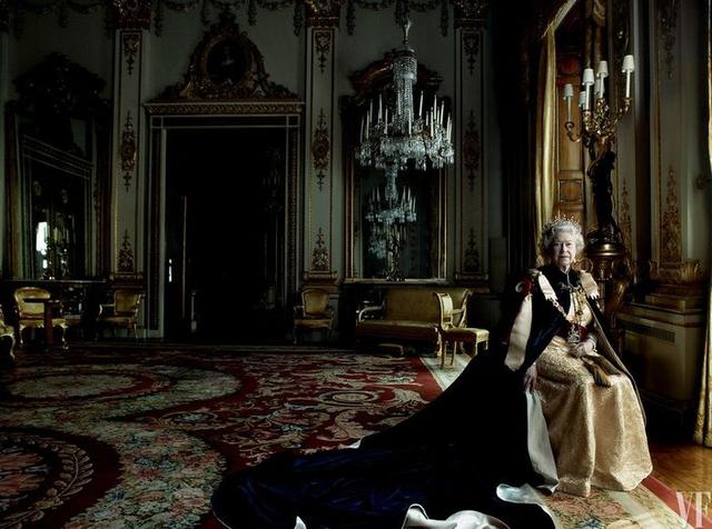 英女王与爱犬登美国时尚杂志名利场封面